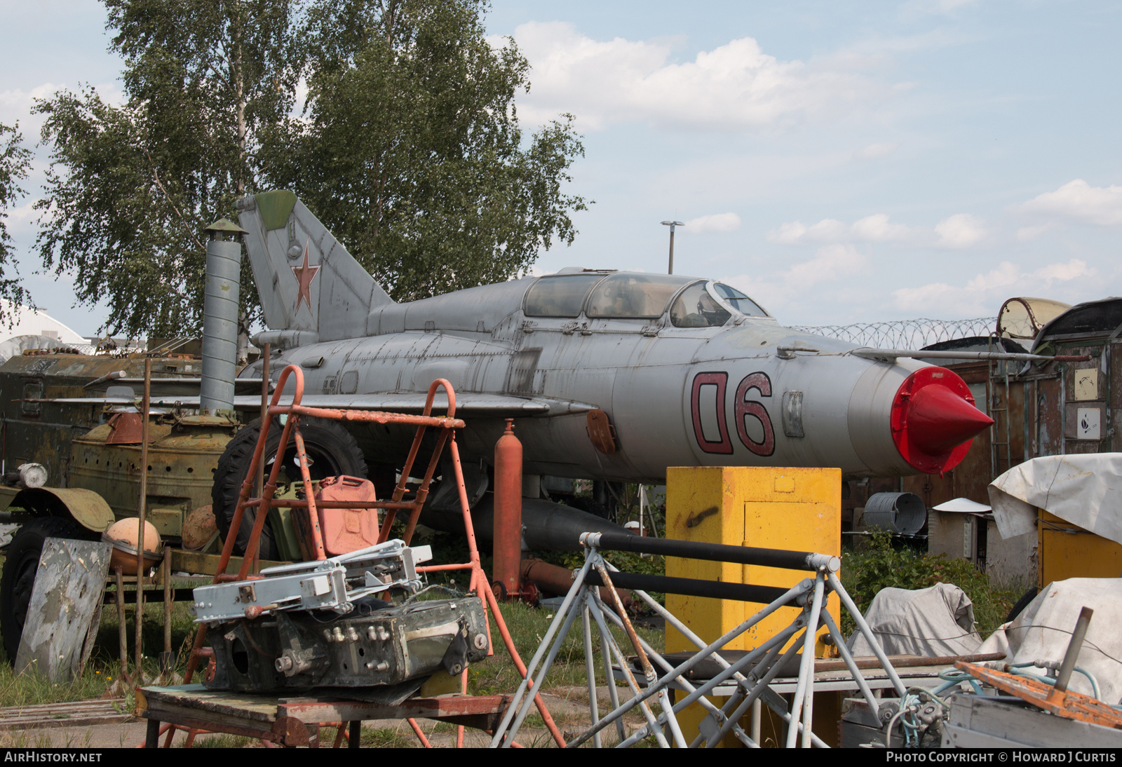 Aircraft Photo of 06 red | Mikoyan-Gurevich MiG-21US | Russia - Air Force | AirHistory.net #175489