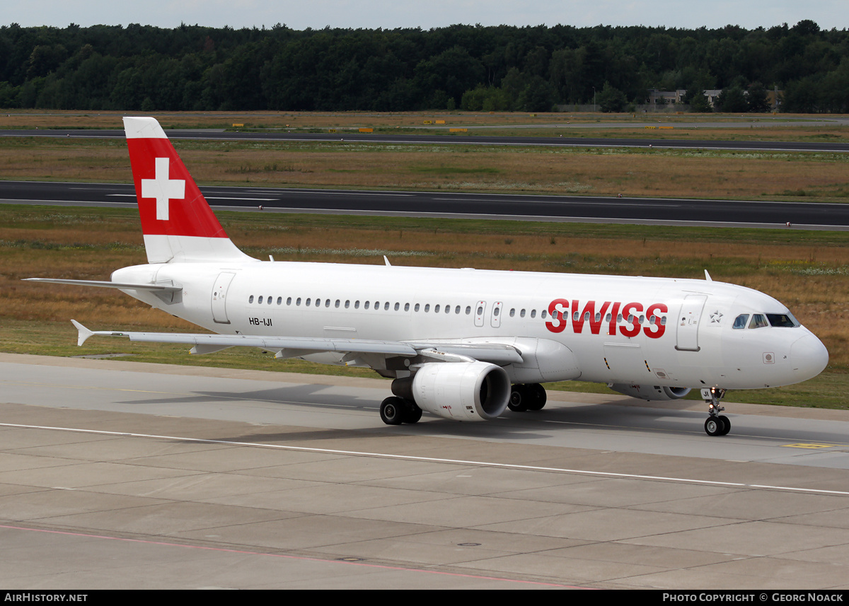 Aircraft Photo of HB-IJI | Airbus A320-214 | Swiss International Air Lines | AirHistory.net #175813
