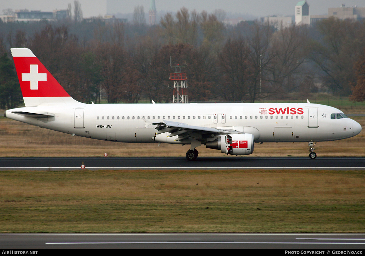 Aircraft Photo of HB-IJW | Airbus A320-214 | Swiss International Air Lines | AirHistory.net #175841