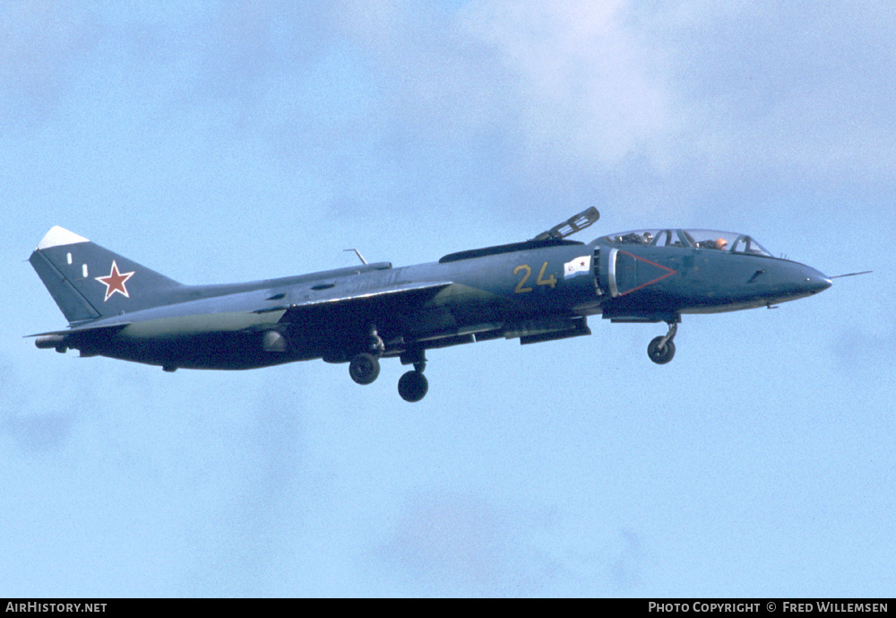 Aircraft Photo of 24 yellow | Yakovlev Yak-38U | Russia - Navy | AirHistory.net #175873