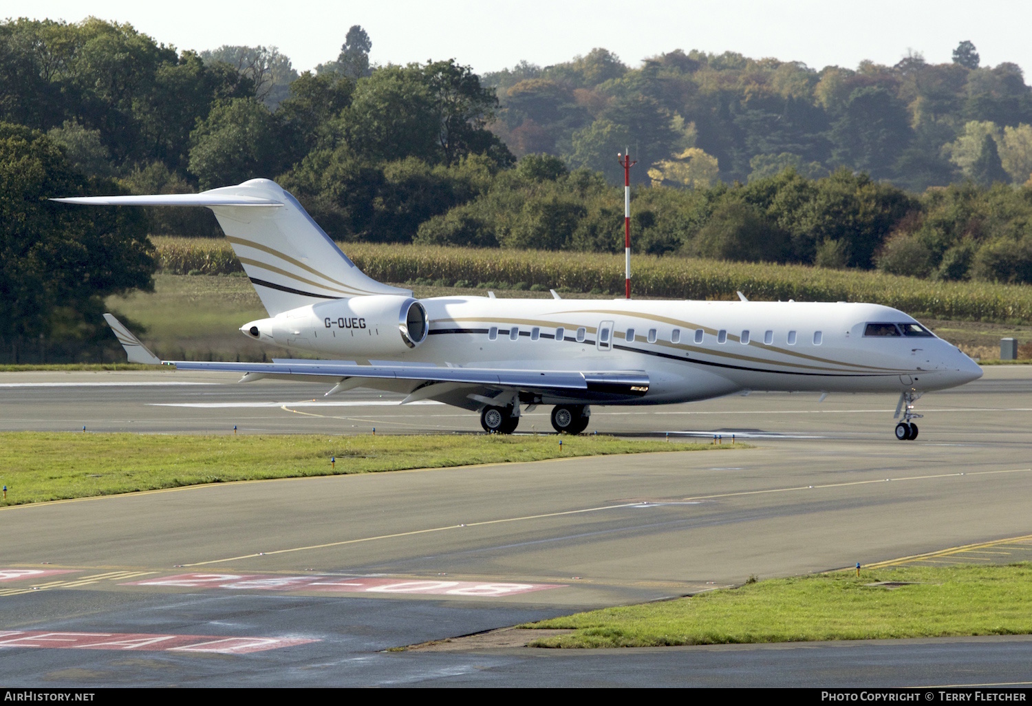 Aircraft Photo of G-OUEG | Bombardier Global 6000 (BD-700-1A10) | AirHistory.net #175985