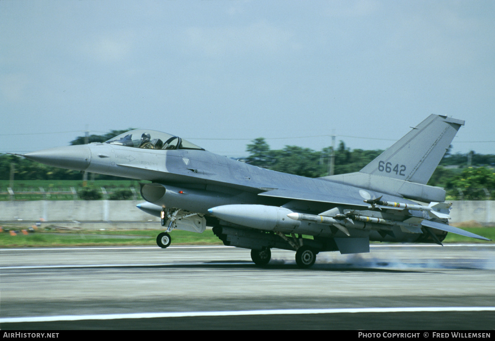 Aircraft Photo of 6642 | Lockheed Martin F-16A Fighting Falcon | Taiwan - Air Force | AirHistory.net #176634