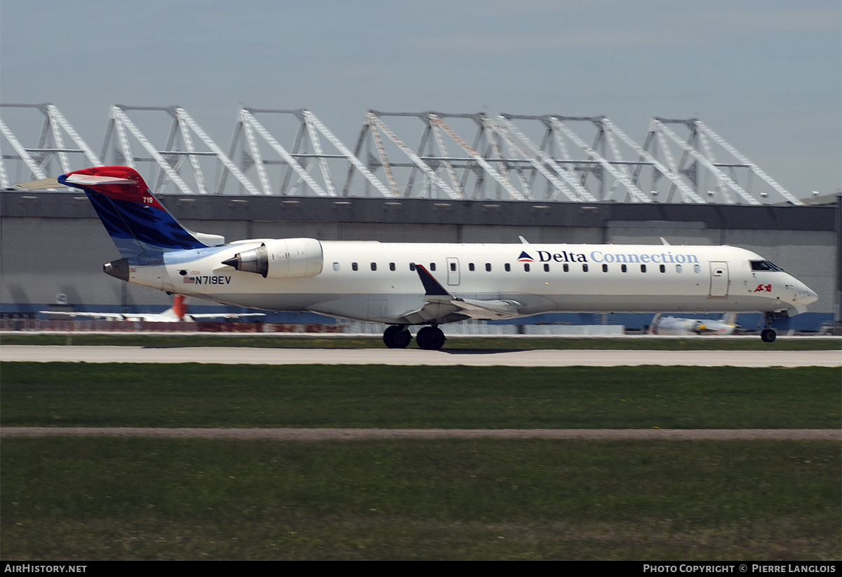 Aircraft Photo of N719EV | Bombardier CRJ-701ER (CL-600-2C10) | Delta Connection | AirHistory.net #176833