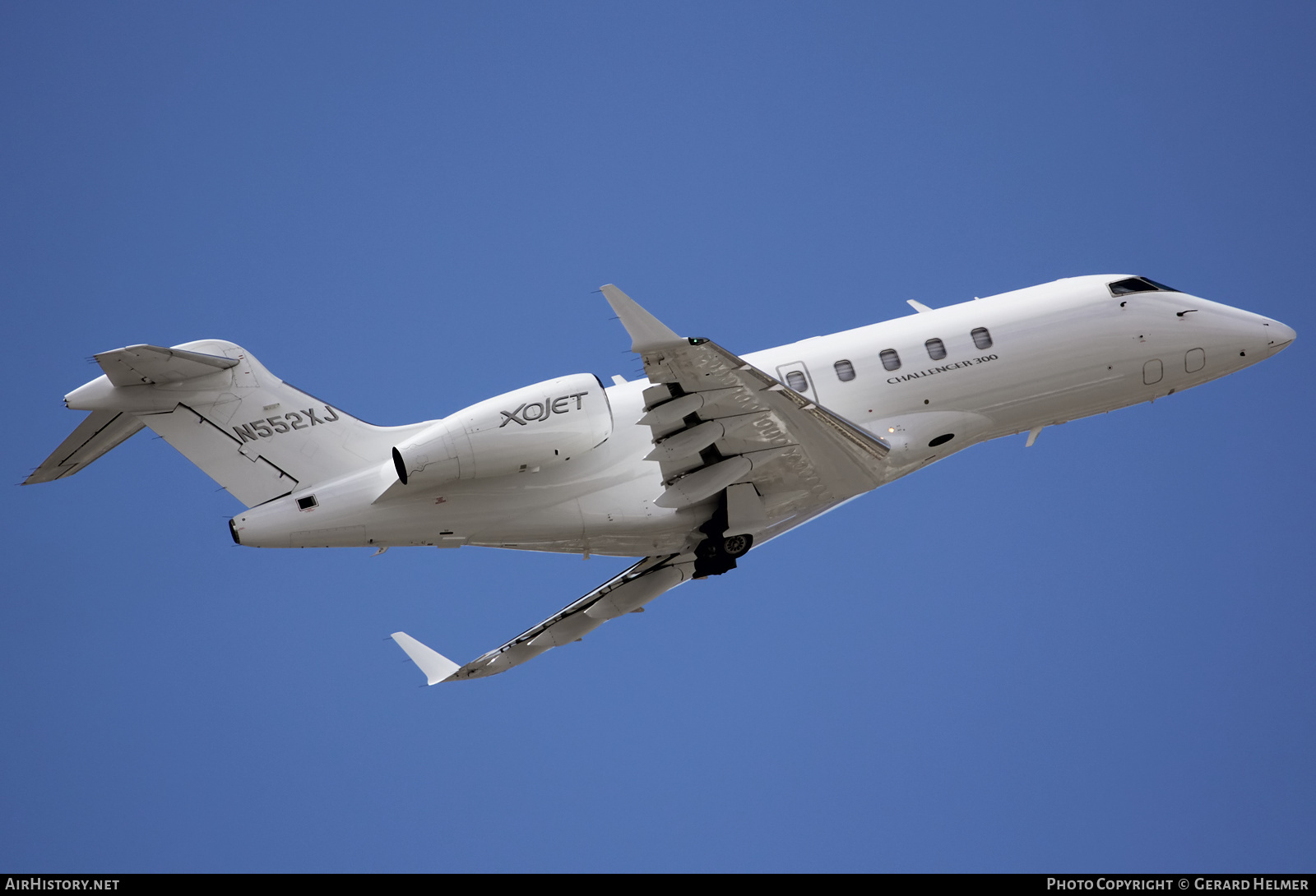 Aircraft Photo of N552XJ | Bombardier Challenger 300 (BD-100-1A10) | XOJet | AirHistory.net #177234