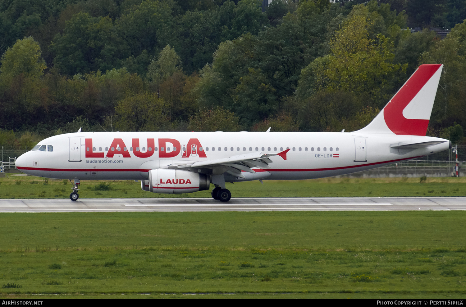 Aircraft Photo of OE-LOM | Airbus A320-232 | Laudamotion | AirHistory.net #177484