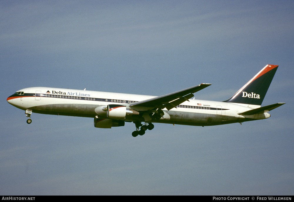 Aircraft Photo of N190DN | Boeing 767-332/ER | Delta Air Lines | AirHistory.net #177533