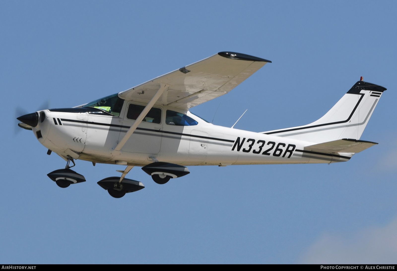 Aircraft Photo of N3326R | Cessna 182L Skylane | AirHistory.net #177617