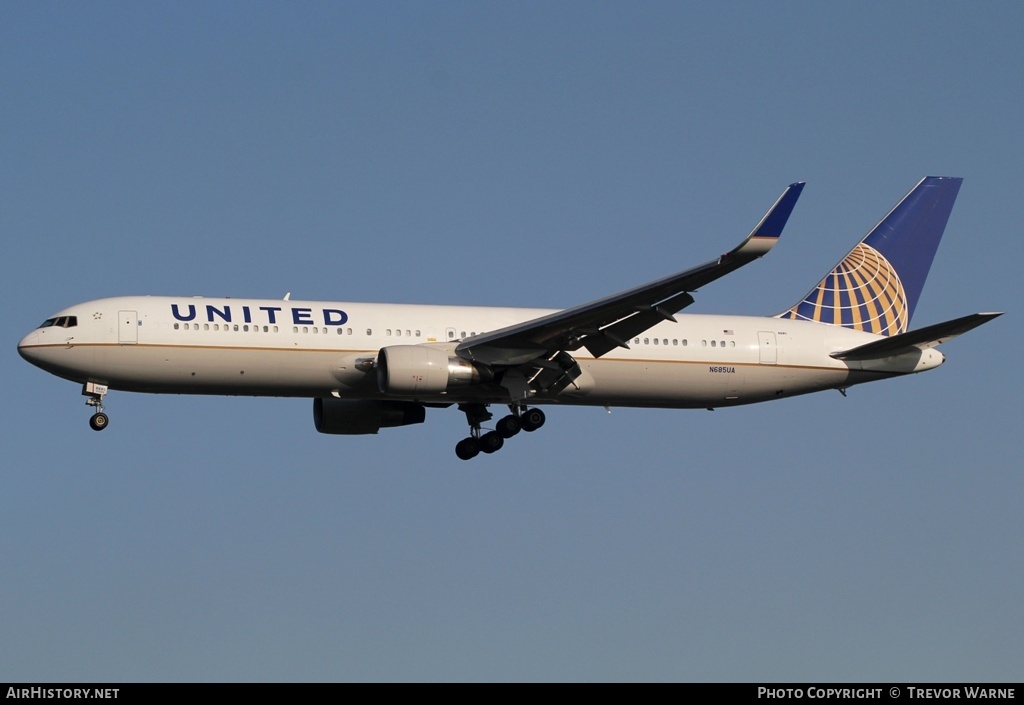 Aircraft Photo of N685UA | Boeing 767-3CB/ER | United Airlines | AirHistory.net #178020