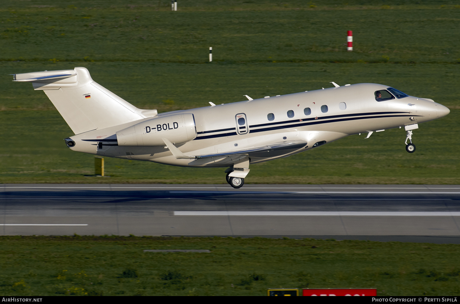Aircraft Photo of D-BOLD | Embraer EMB-545 Legacy 450 | AirHistory.net #178509