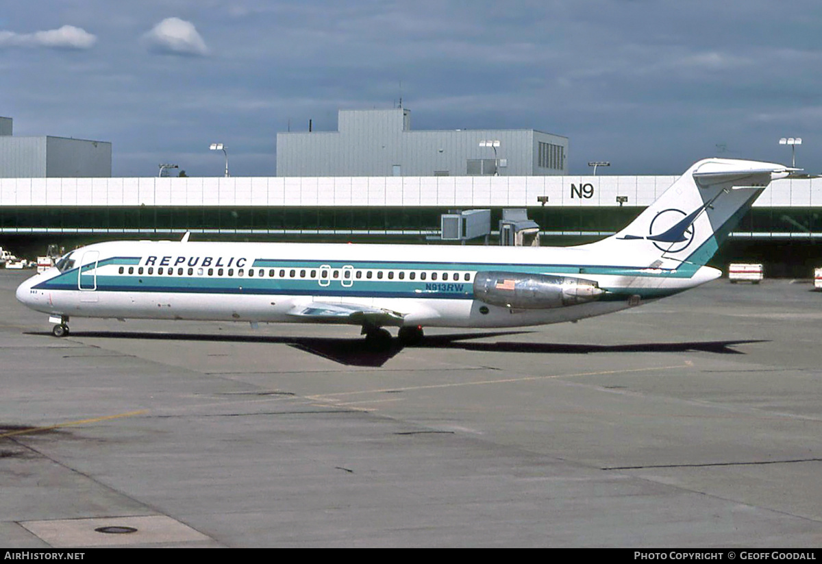 Aircraft Photo of N913RW | McDonnell Douglas DC-9-31 | Republic Airlines | AirHistory.net #178652