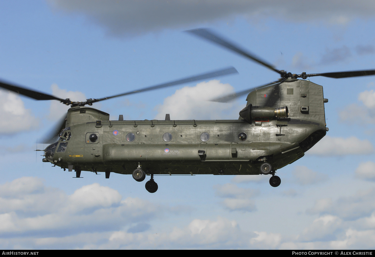 Aircraft Photo of ZA677 | Boeing Vertol Chinook HC1 (352) | UK - Air Force | AirHistory.net #179475