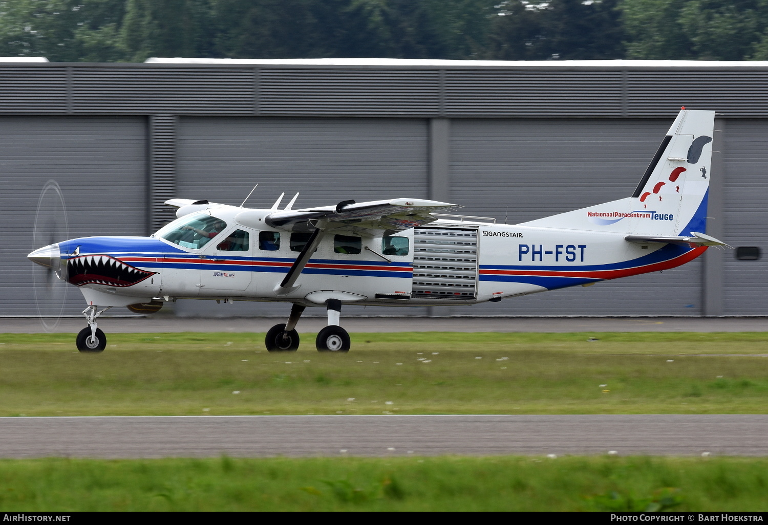 Aircraft Photo of PH-FST | Cessna 208B Texas Turbine Supervan 900 | Nationaal Paracentrum Teuge | AirHistory.net #179644