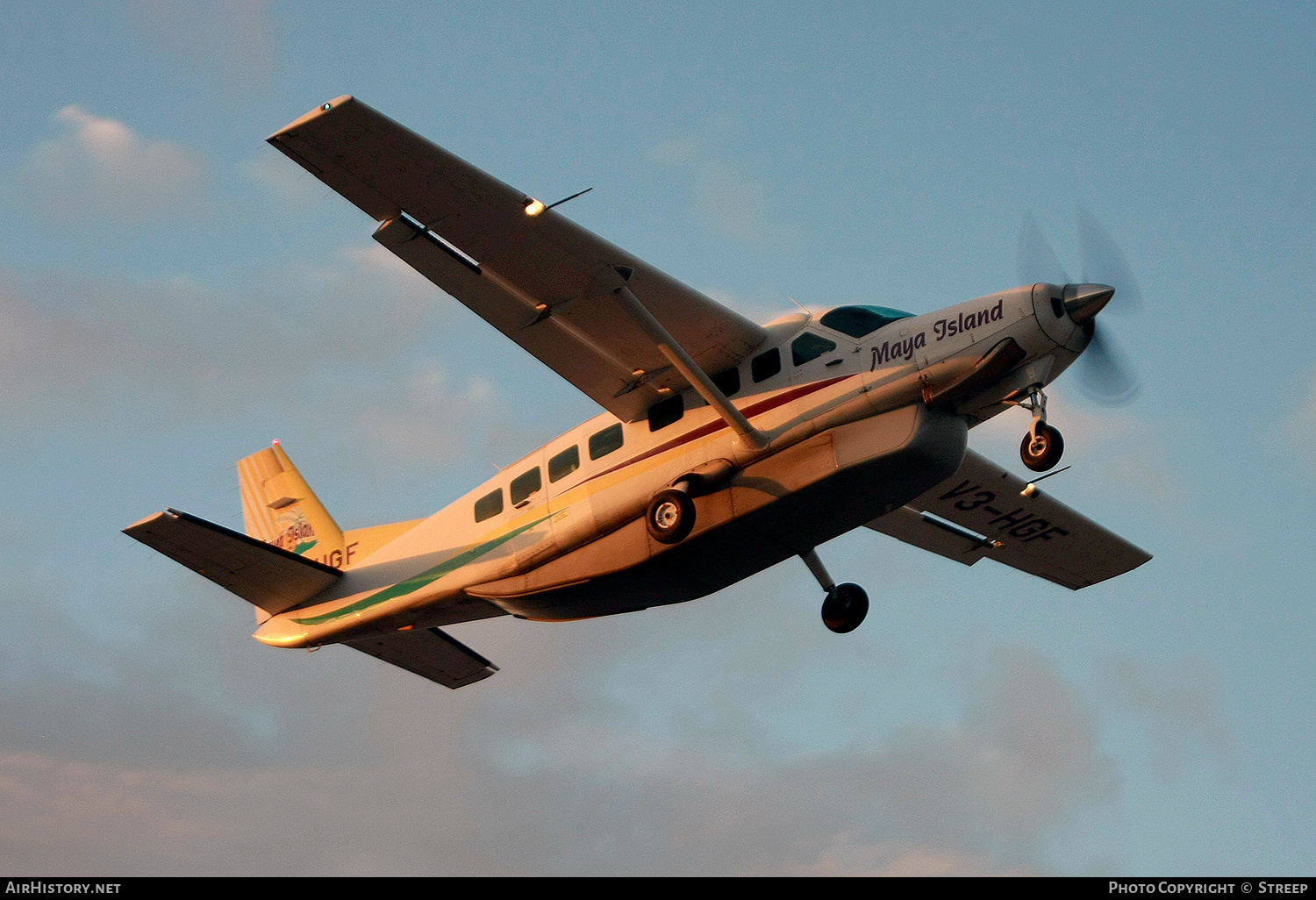 Aircraft Photo of V3-HGF | Cessna 208B Grand Caravan | Maya Island Air | AirHistory.net #179939