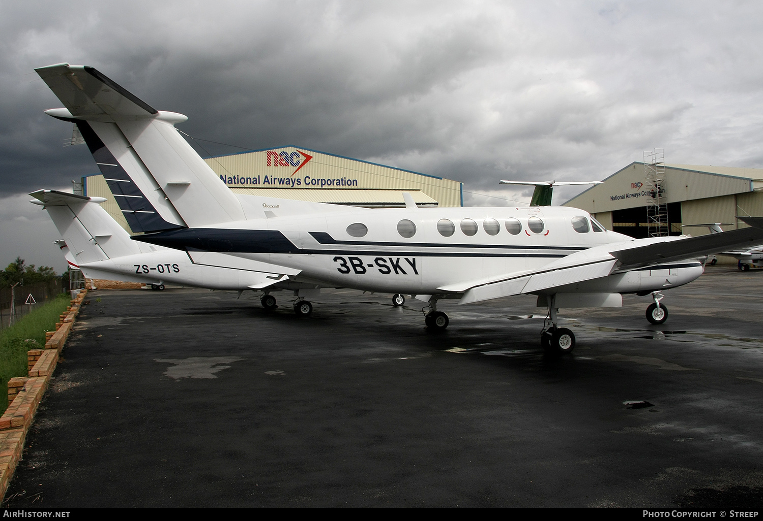 Aircraft Photo of 3B-SKY | Beech B200 Super King Air | AirHistory.net #180442