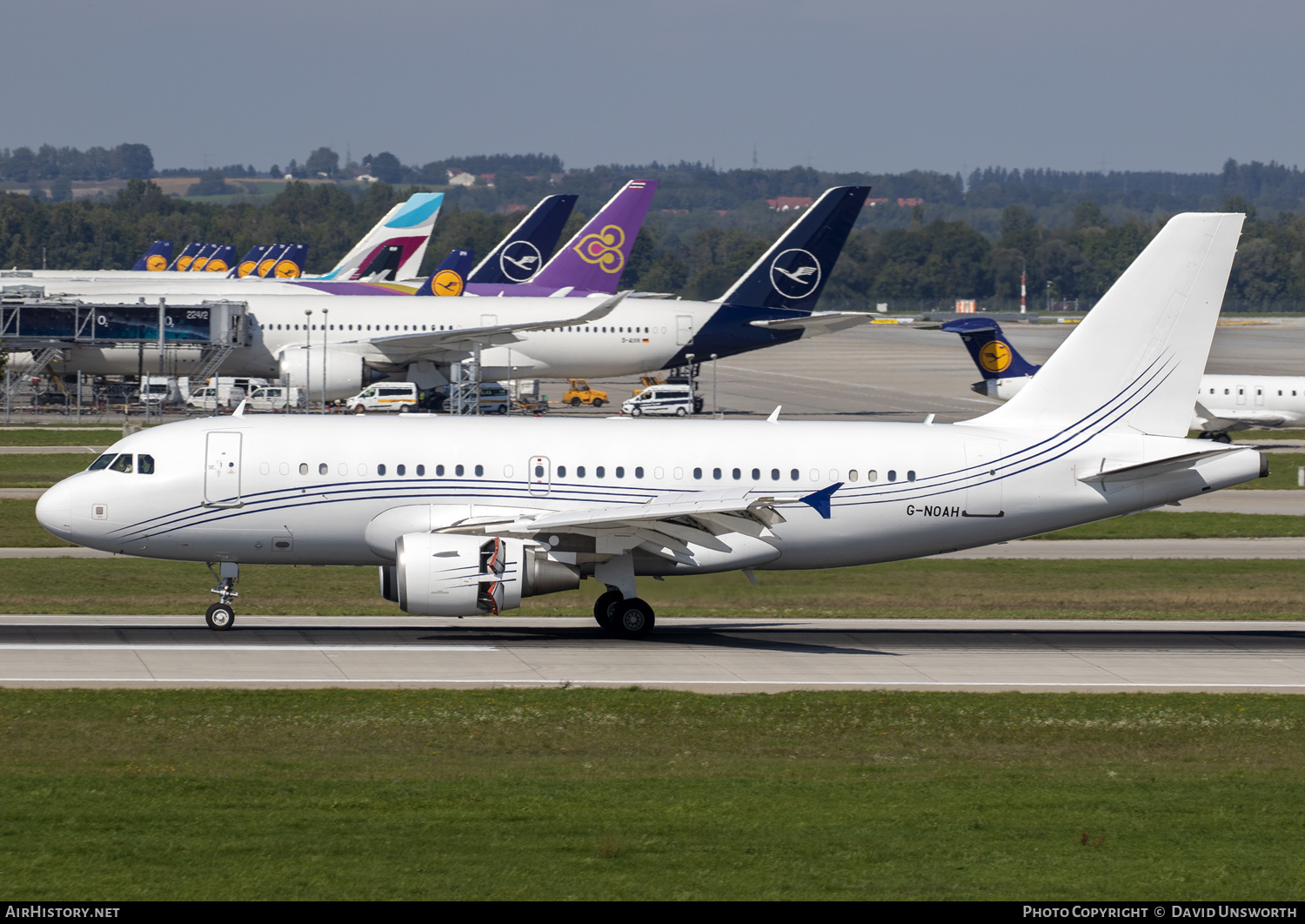Aircraft Photo of G-NOAH | Airbus ACJ318 (A318-115/CJ) | AirHistory.net #180578
