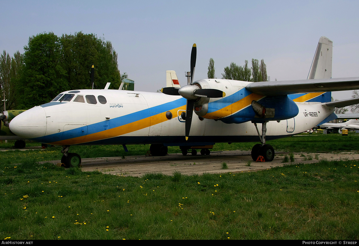 Aircraft Photo of UR-46569 | Antonov An-24B | AirHistory.net #180587