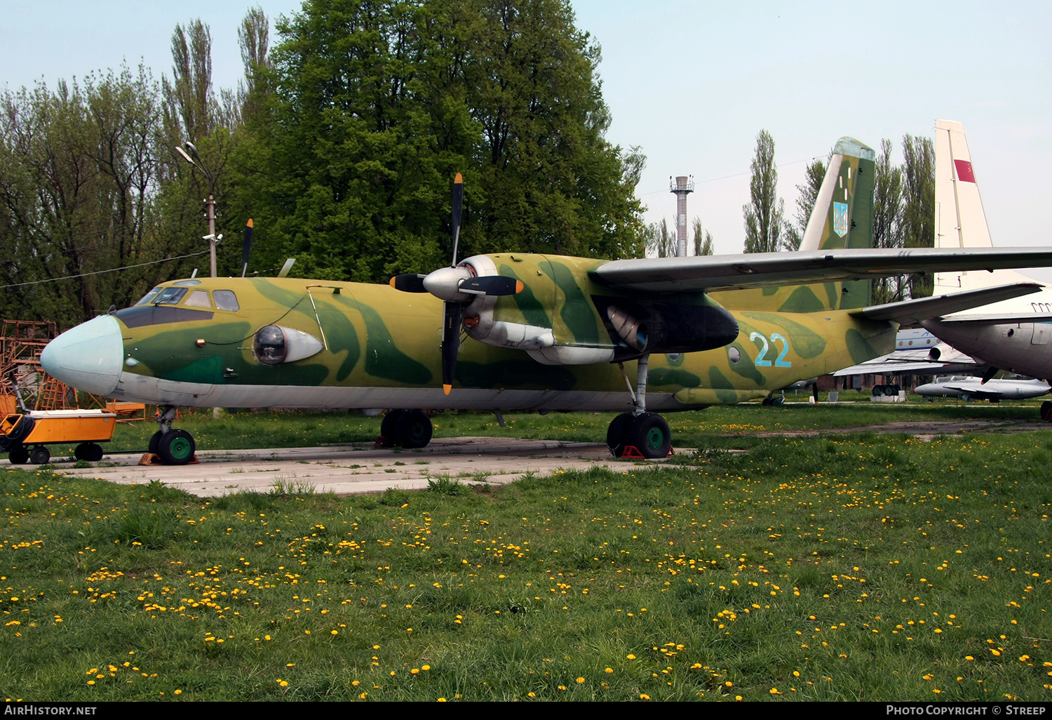 Aircraft Photo of 22 blue | Antonov An-26 | Ukraine - Air Force | AirHistory.net #180615