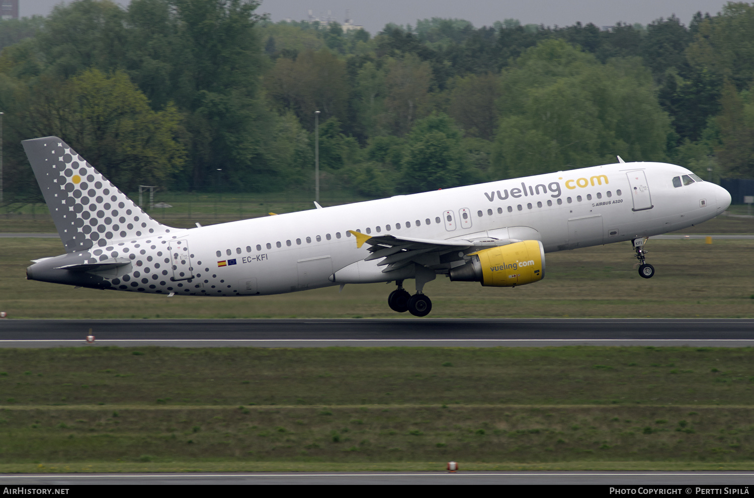 Aircraft Photo of EC-KFI | Airbus A320-216 | Vueling Airlines | AirHistory.net #180640