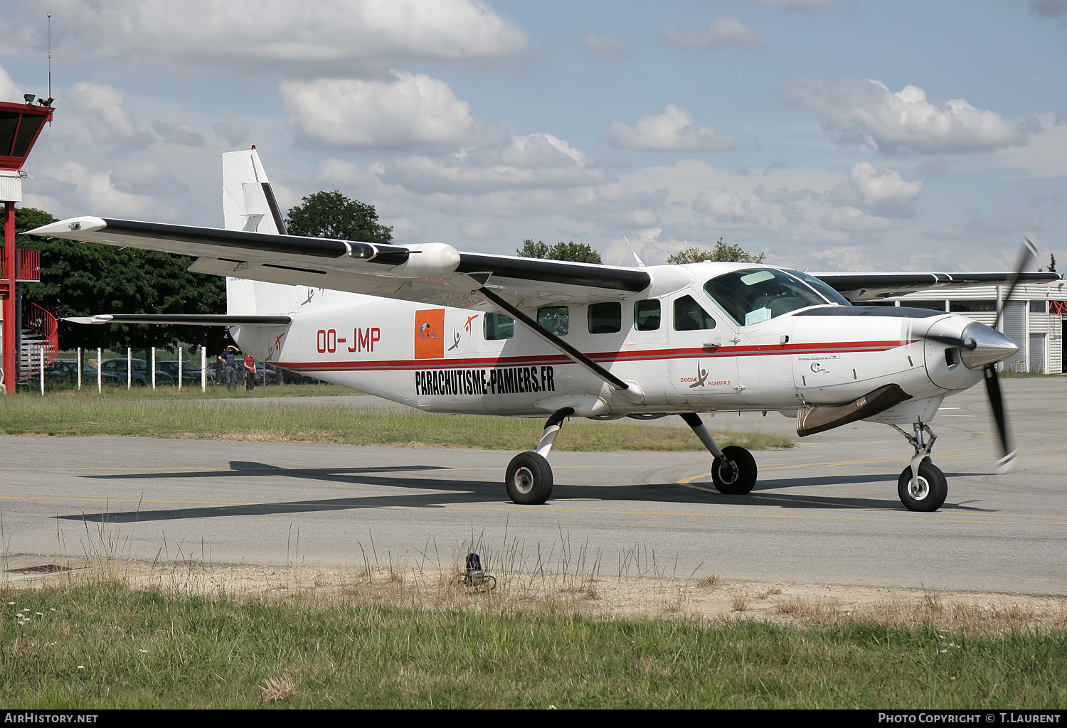 Aircraft Photo of OO-JMP | Cessna 208B Grand Caravan | Parachutisme Pamiers | AirHistory.net #180653