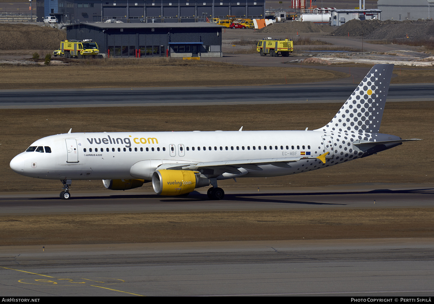 Aircraft Photo of EC-MBF | Airbus A320-214 | Vueling Airlines | AirHistory.net #180746