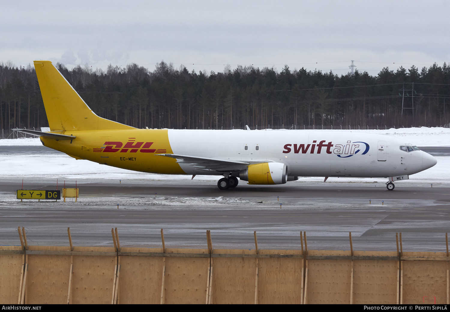 Aircraft Photo of EC-MEY | Boeing 737-476(SF) | Swiftair | AirHistory.net #180762