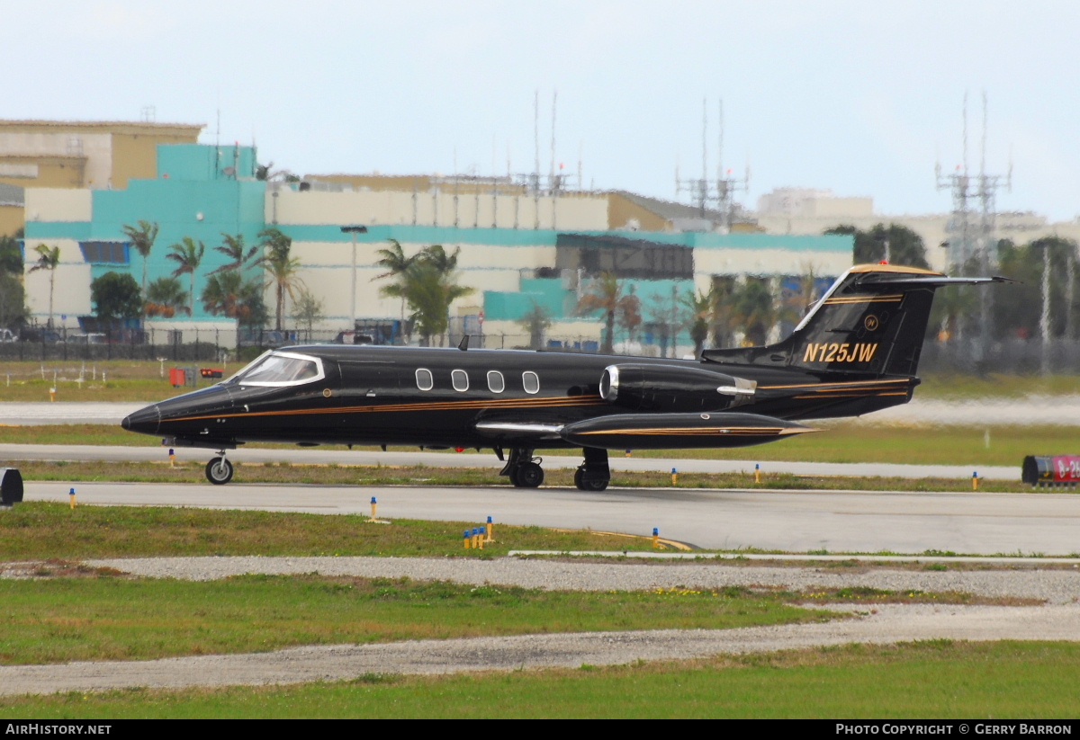 Aircraft Photo of N125JW | Gates Learjet 25D | AirHistory.net #180854