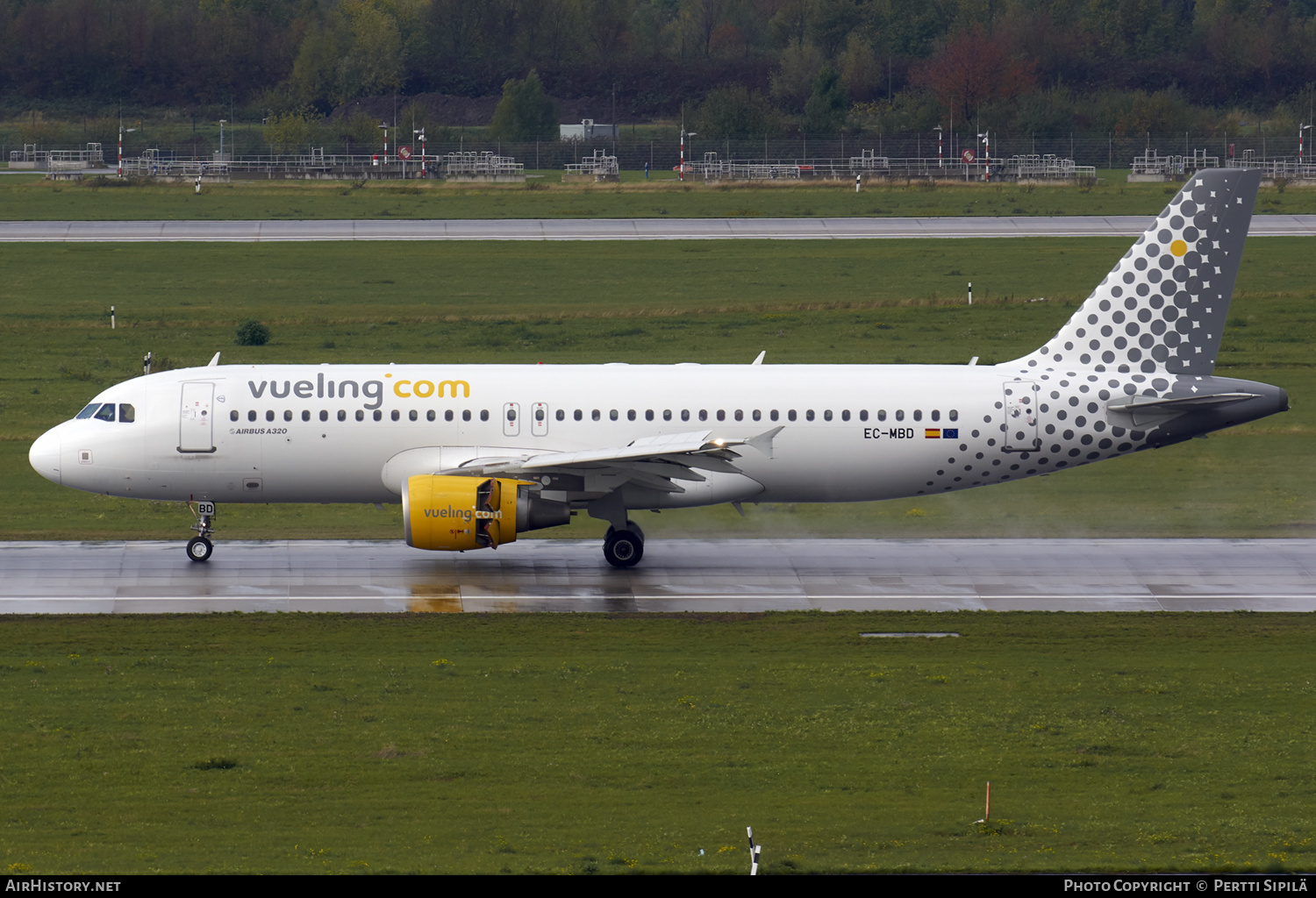 Aircraft Photo of EC-MBD | Airbus A320-214 | Vueling Airlines | AirHistory.net #180885