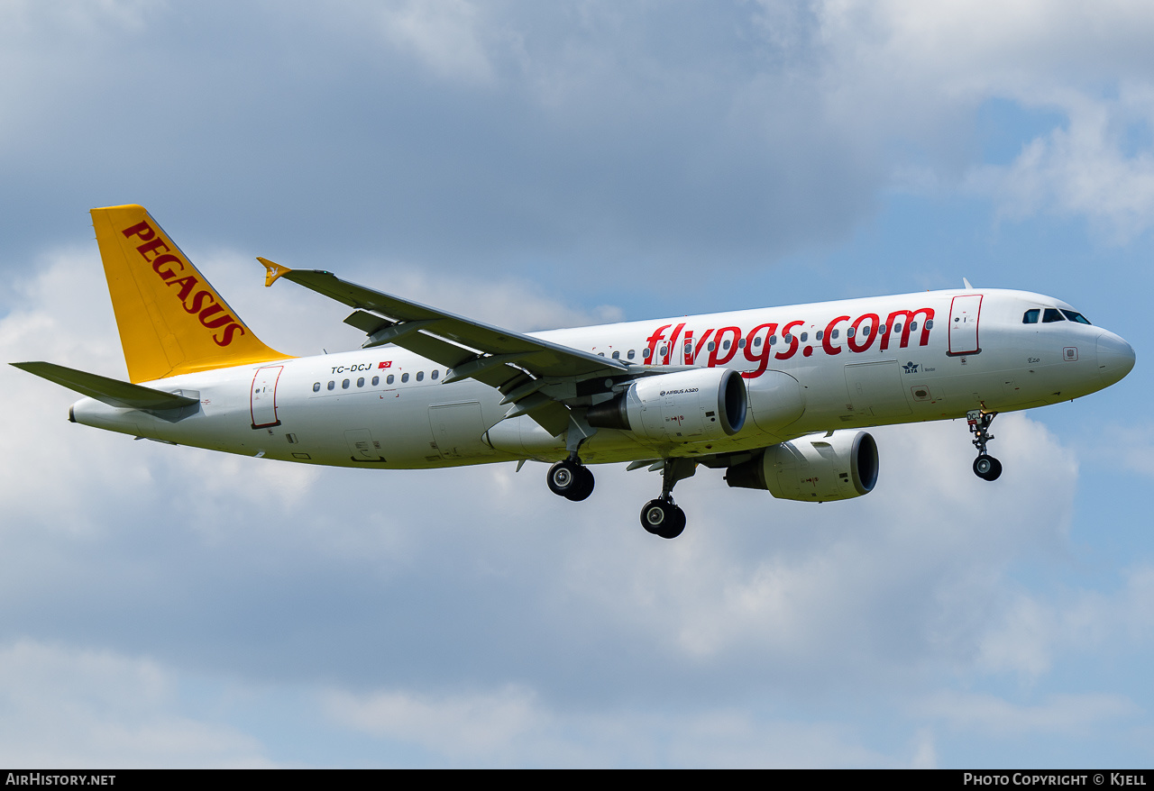 Aircraft Photo of TC-DCJ | Airbus A320-214 | Pegasus Airlines | AirHistory.net #181673