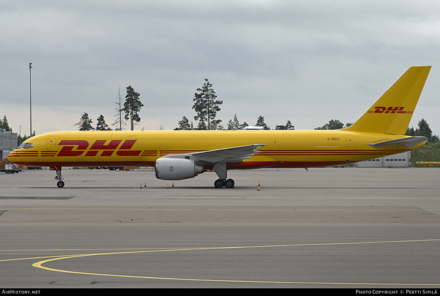 Aircraft Photo of G-BIKV | Boeing 757-236/SF | DHL International | AirHistory.net #181843