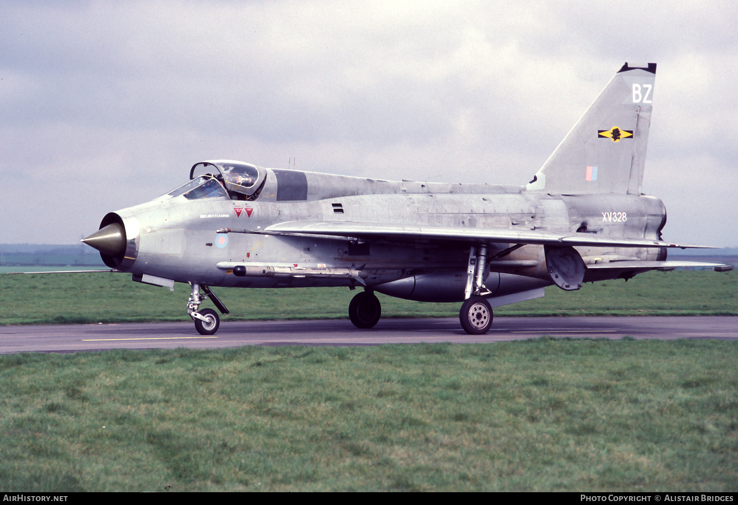 Aircraft Photo of XV328 | English Electric Lightning T5 | UK - Air Force | AirHistory.net #181881
