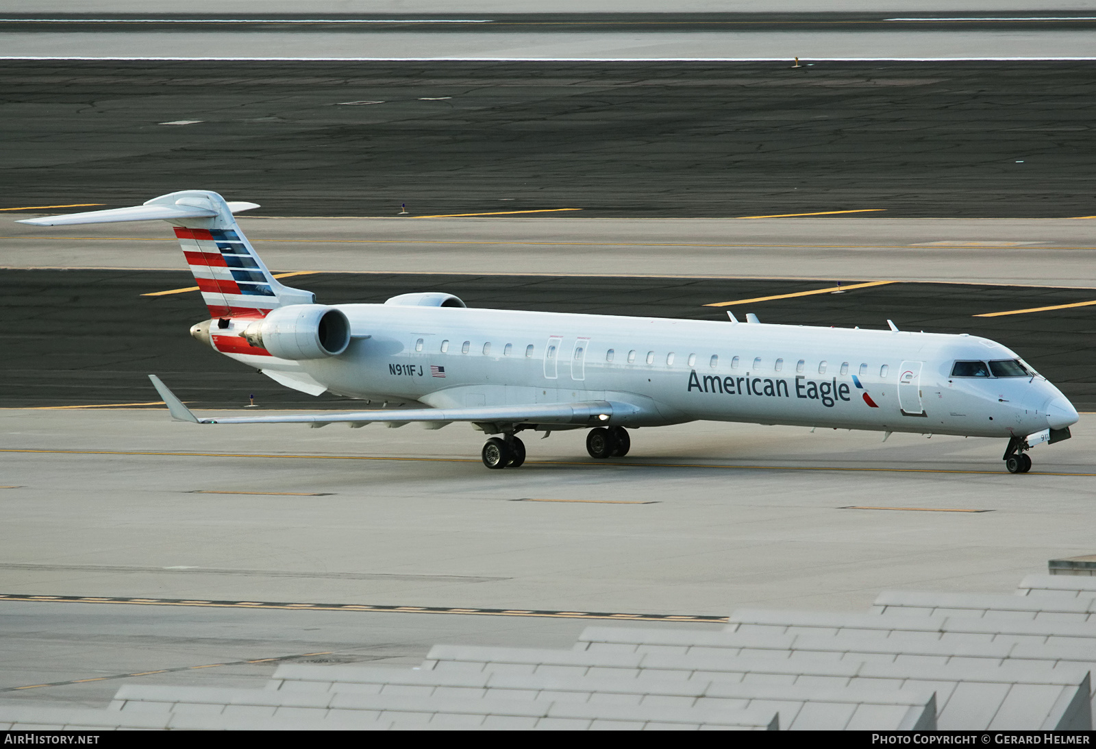 Aircraft Photo of N911FJ | Bombardier CRJ-900ER (CL-600-2D24) | American Eagle | AirHistory.net #181924