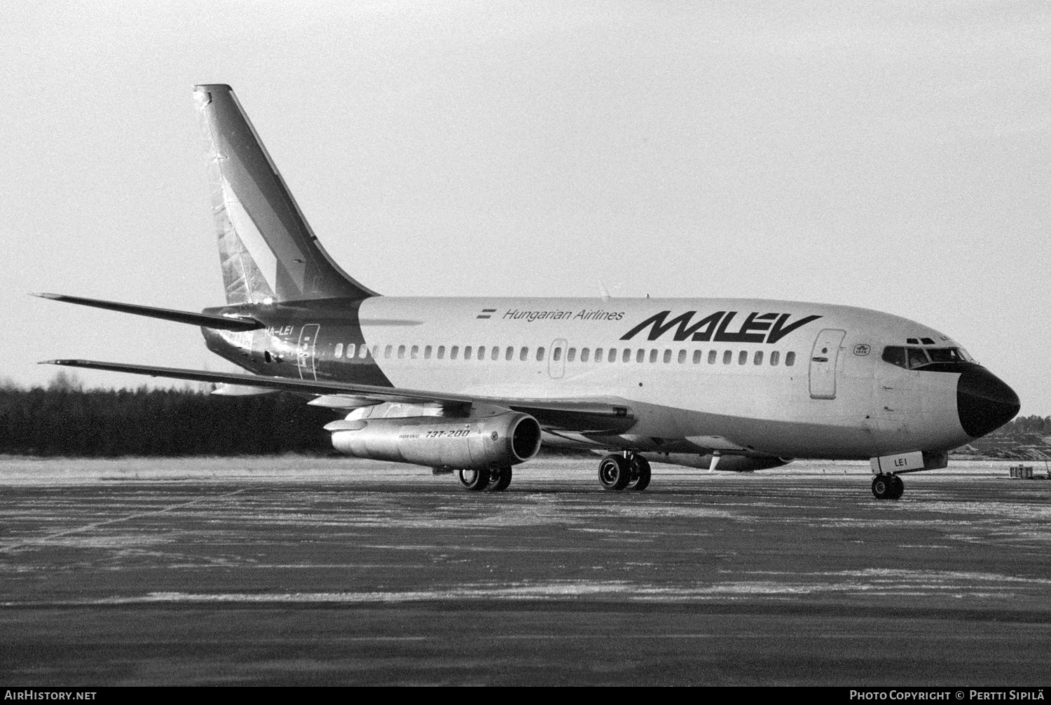 Aircraft Photo of HA-LEI | Boeing 737-2T4/Adv | Malév - Hungarian Airlines | AirHistory.net #182032
