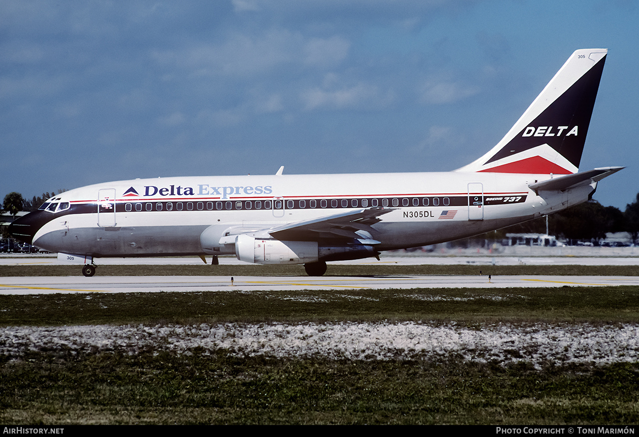 Aircraft Photo of N305DL | Boeing 737-232/Adv | Delta Express | AirHistory.net #182045