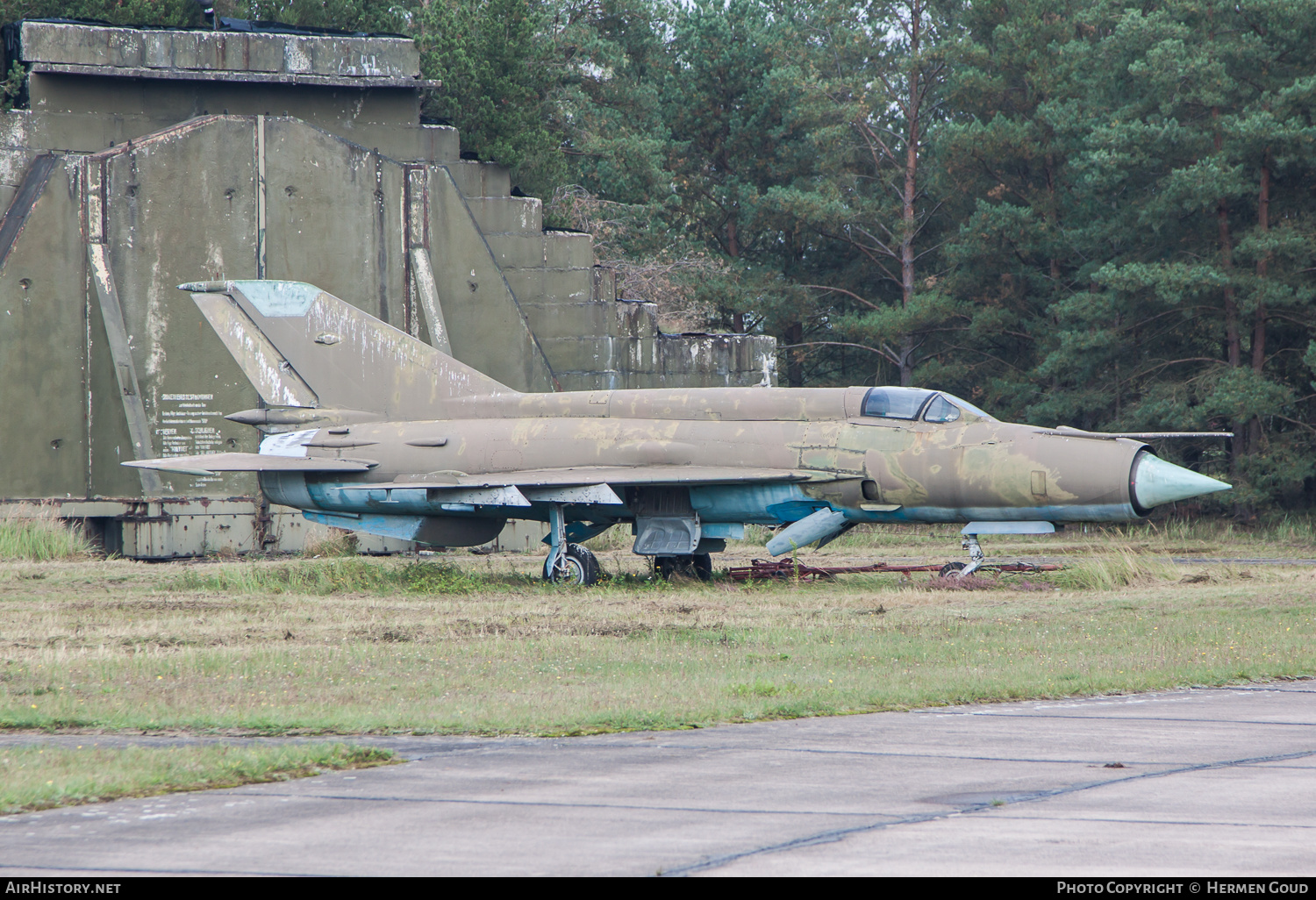 Aircraft Photo of 2262 | Mikoyan-Gurevich MiG-21M | East Germany - Air Force | AirHistory.net #182063