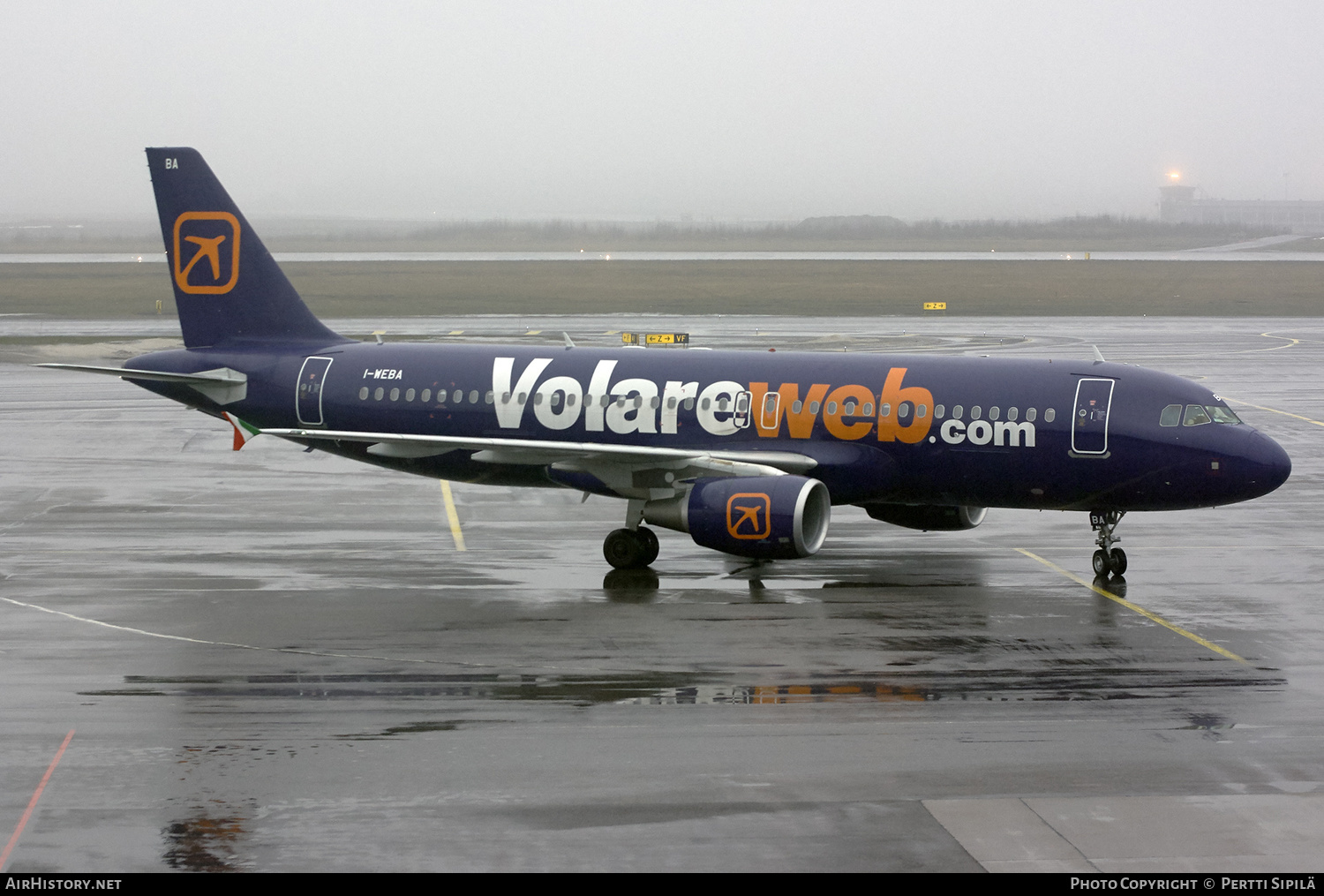 Aircraft Photo of I-WEBA | Airbus A320-214 | Volareweb | AirHistory.net #182497