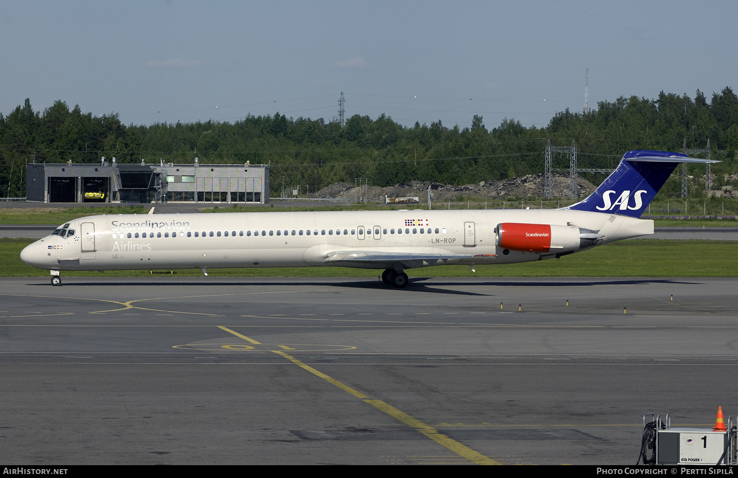 Aircraft Photo of LN-ROP | McDonnell Douglas MD-82 (DC-9-82) | Scandinavian Airlines - SAS | AirHistory.net #182728