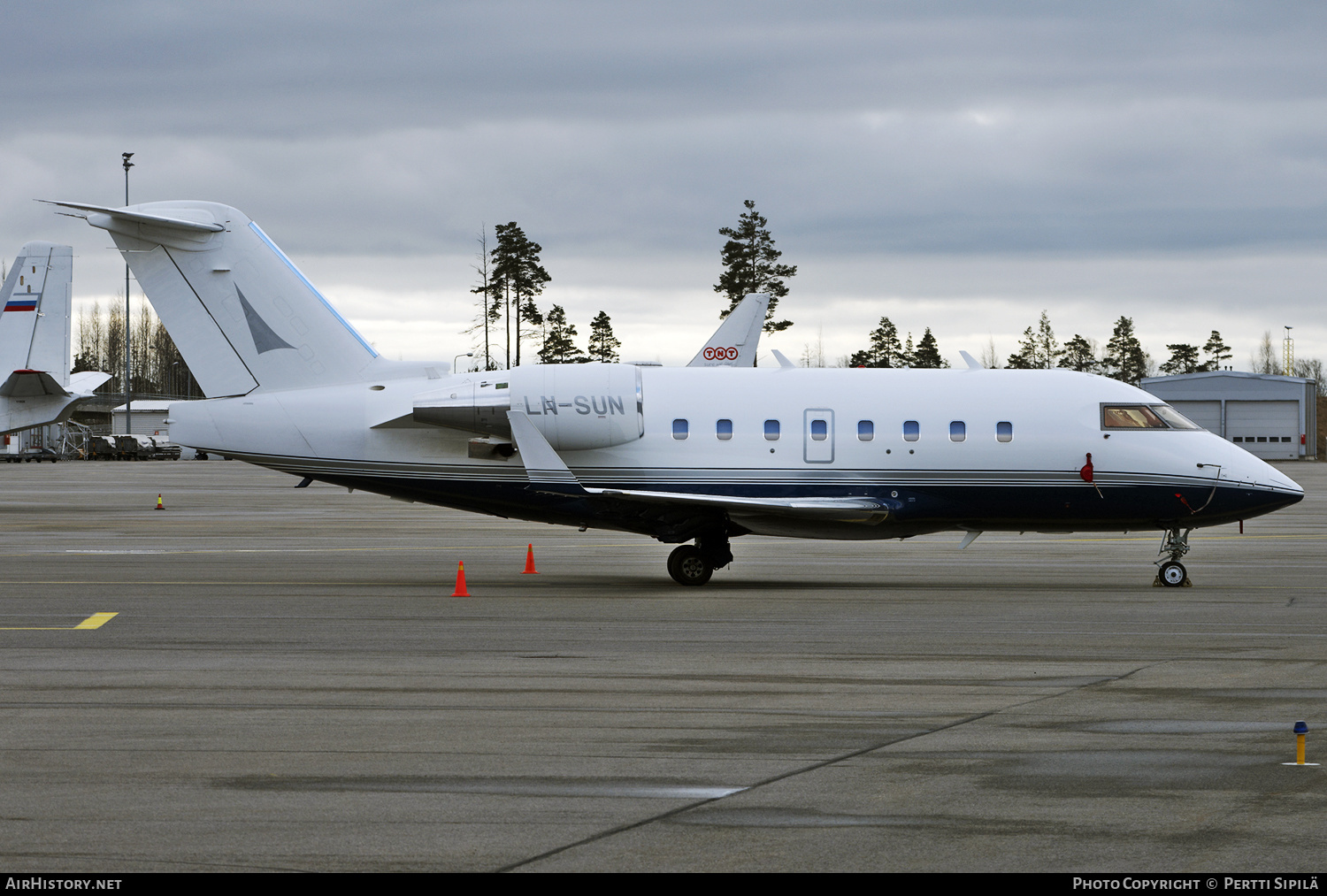 Aircraft Photo of LN-SUN | Bombardier Challenger 604 (CL-600-2B16) | AirHistory.net #182850