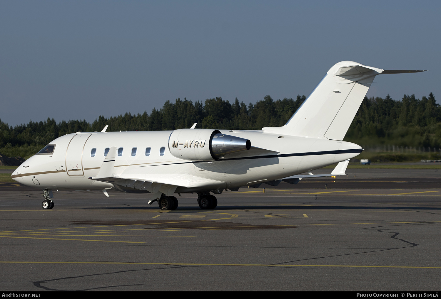 Aircraft Photo of M-AYRU | Bombardier Challenger 605 (CL-600-2B16) | AirHistory.net #183158