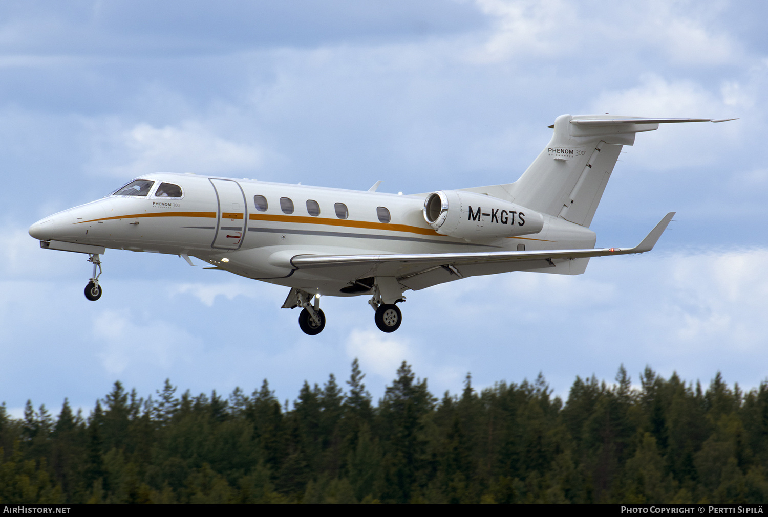 Aircraft Photo of M-KGTS | Embraer EMB-505 Phenom 300 | AirHistory.net #183165