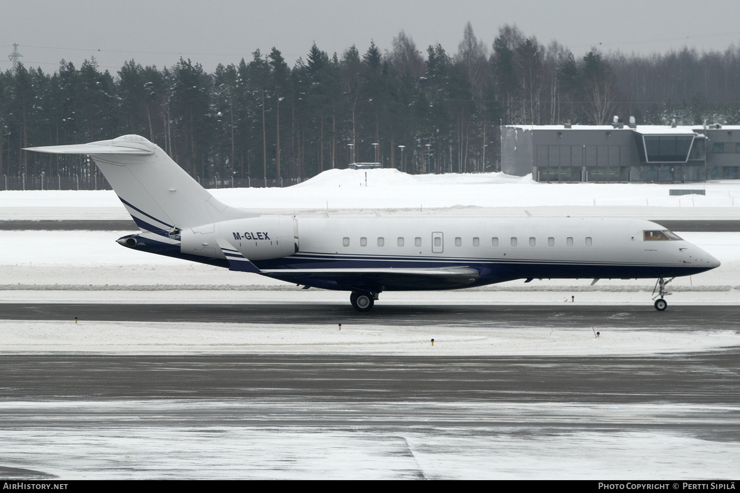 Aircraft Photo of M-GLEX | Bombardier Global Express (BD-700-1A10) | AirHistory.net #183166