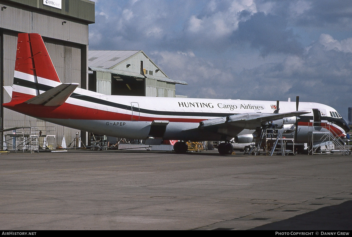 Aircraft Photo of G-APEP | Vickers 953C Merchantman | Hunting Cargo Airlines | AirHistory.net #183427