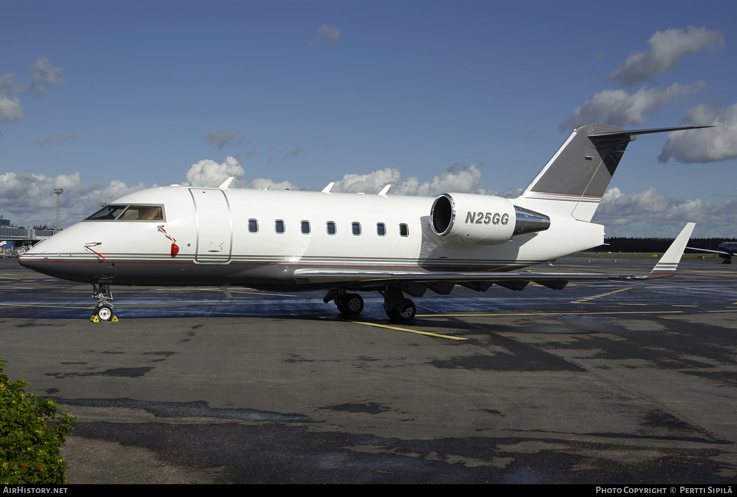 Aircraft Photo of N25GG | Bombardier Challenger 604 (CL-600-2B16) | AirHistory.net #183455