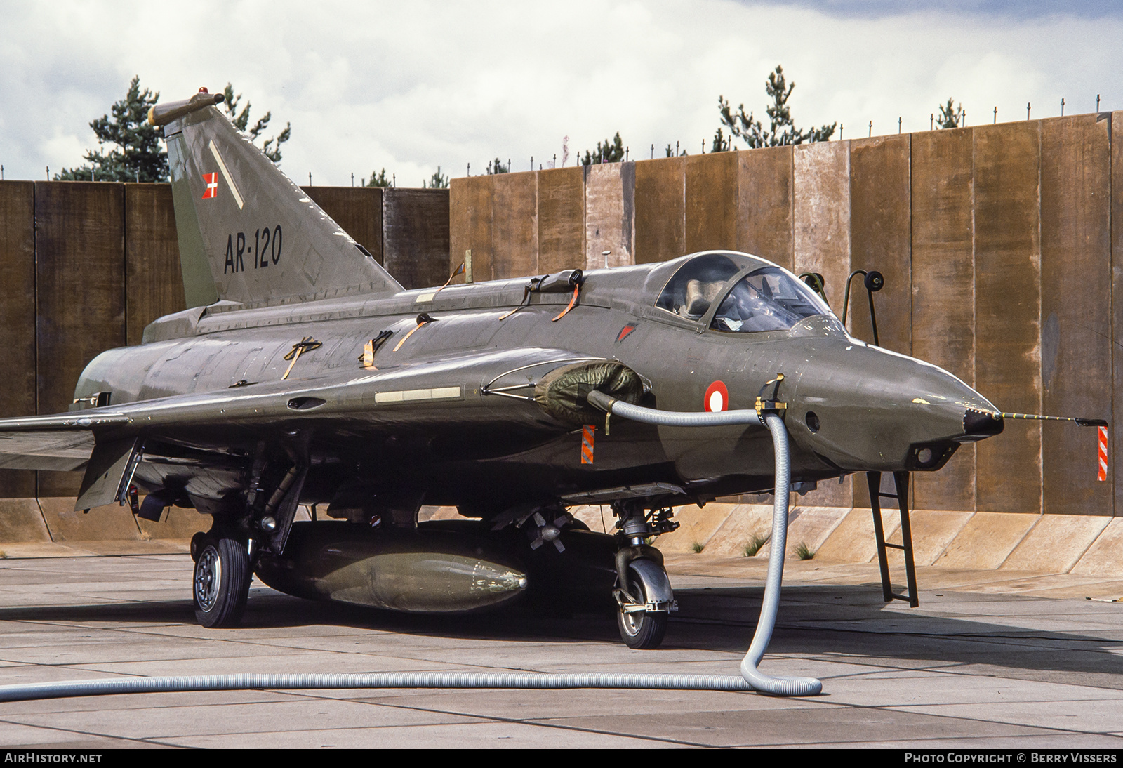 Aircraft Photo of AR-120 | Saab RF-35 Draken | Denmark - Air Force | AirHistory.net #183579