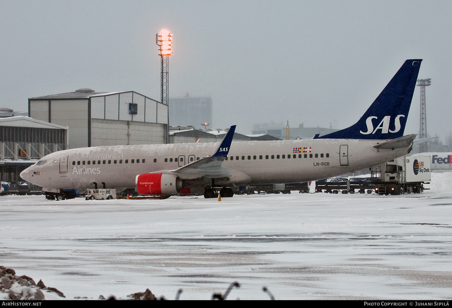 Aircraft Photo of LN-RGB | Boeing 737-86N | Scandinavian Airlines - SAS | AirHistory.net #183628