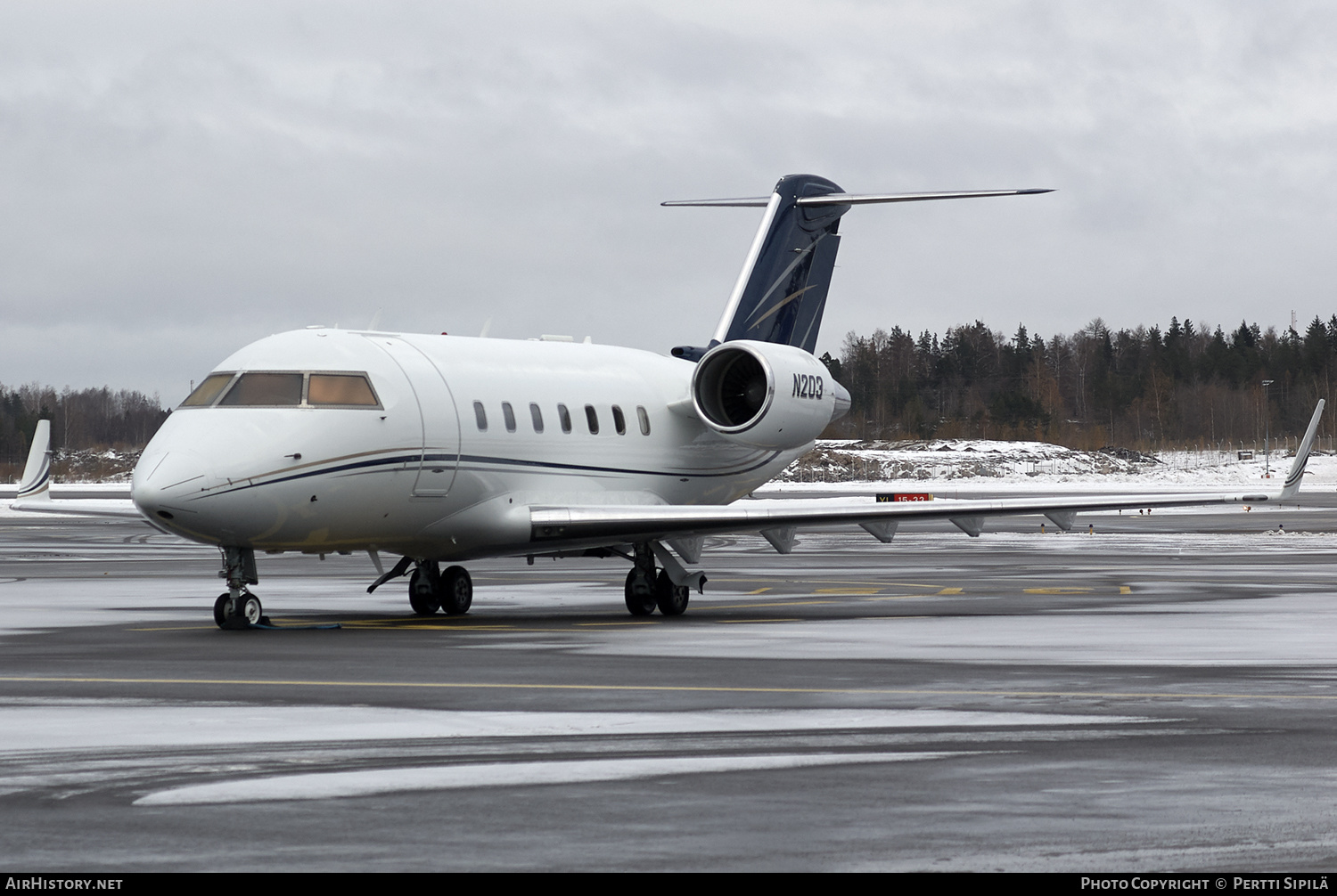 Aircraft Photo of N203 | Bombardier Challenger 604 (CL-600-2B16) | AirHistory.net #183659