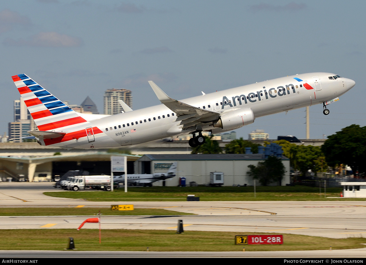 Aircraft Photo of N982AN | Boeing 737-823 | American Airlines | AirHistory.net #183722