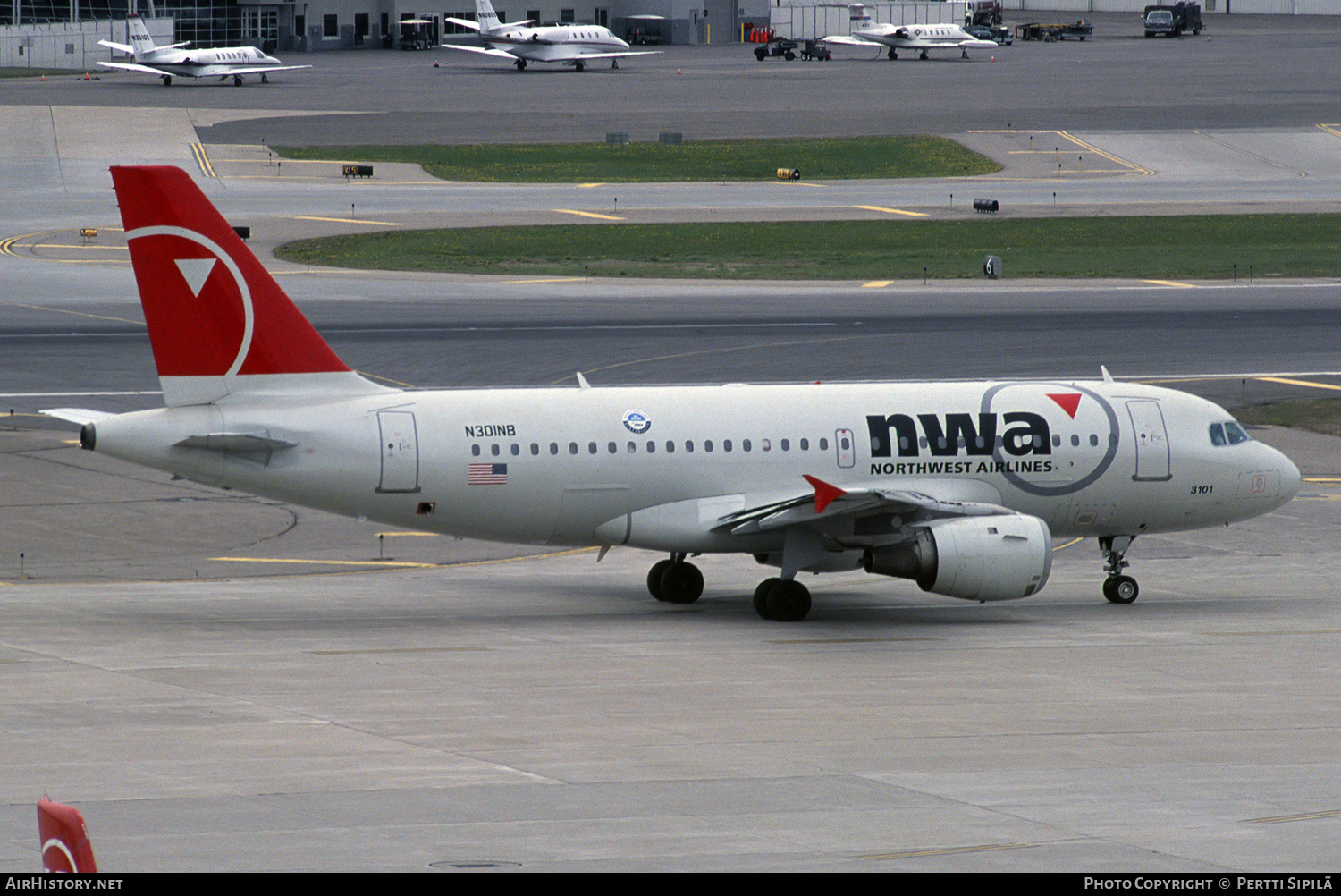 Aircraft Photo of N301NB | Airbus A319-114 | Northwest Airlines | AirHistory.net #183801