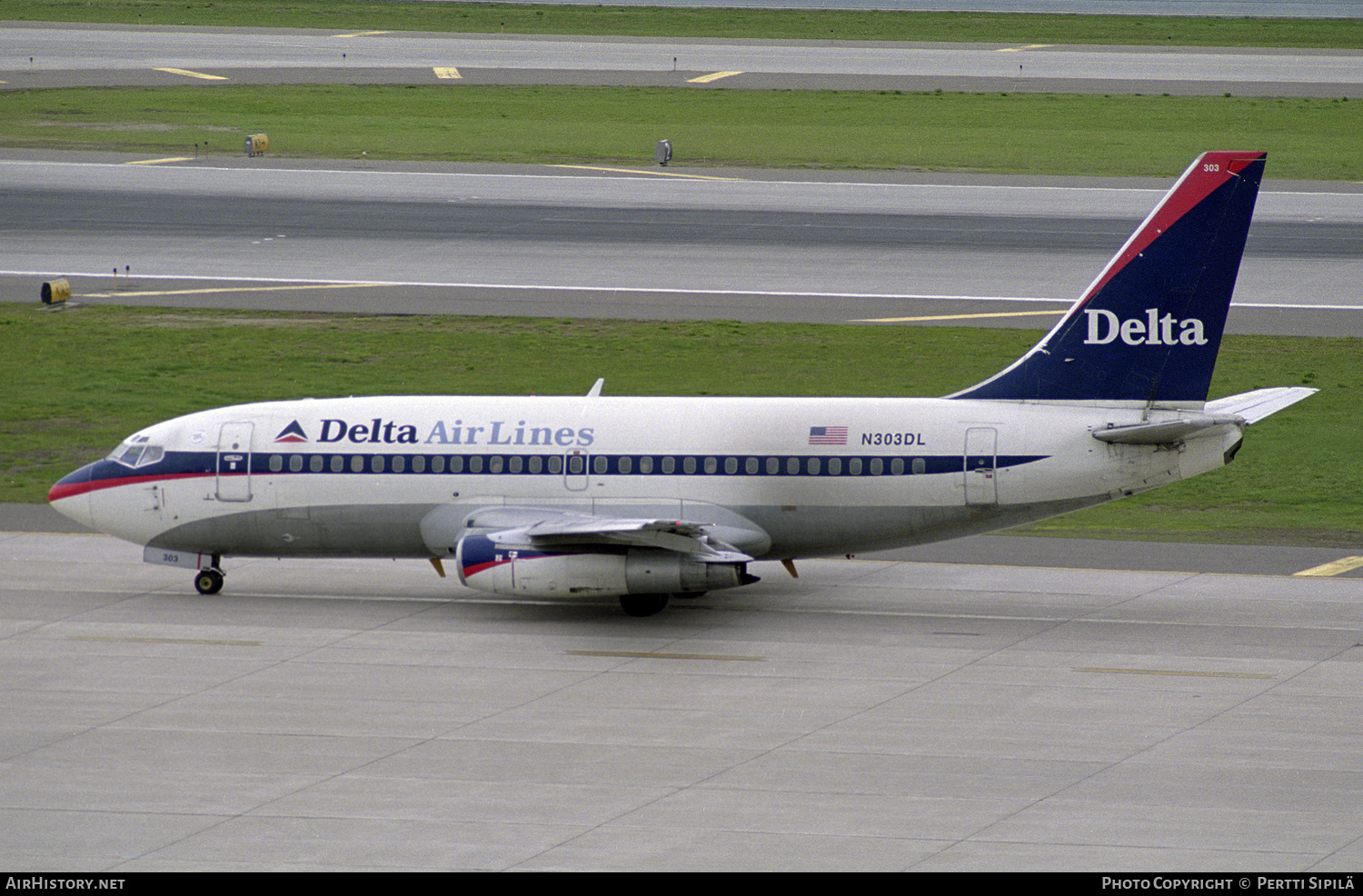 Aircraft Photo of N303DL | Boeing 737-232/Adv | Delta Air Lines | AirHistory.net #183802