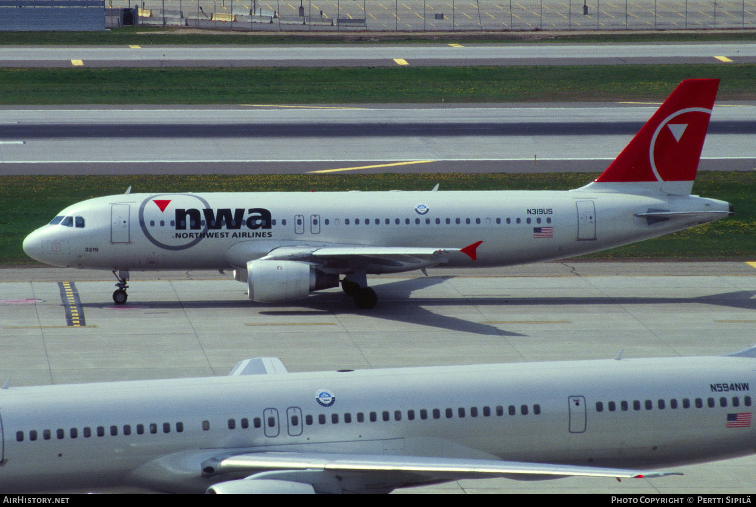 Aircraft Photo of N319US | Airbus A320-211 | Northwest Airlines | AirHistory.net #183831