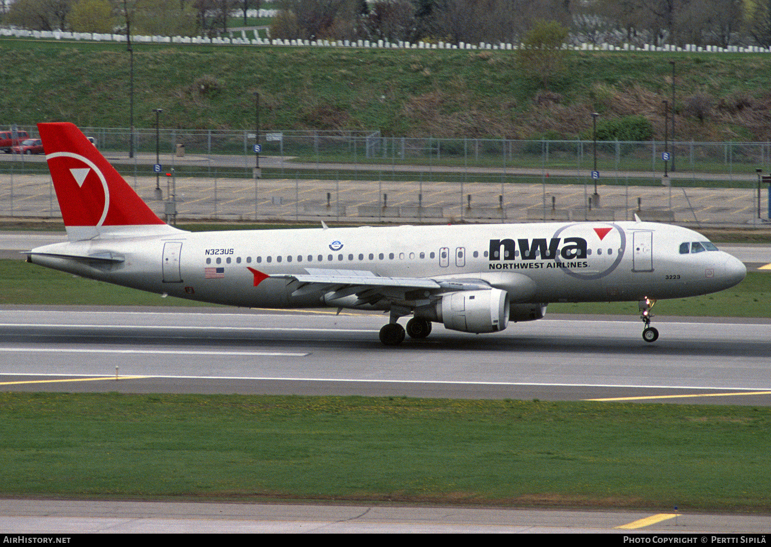 Aircraft Photo of N323US | Airbus A320-211 | Northwest Airlines | AirHistory.net #183903